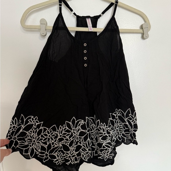 Black Floral Embroidered Women's Top - Picture 1 of 3